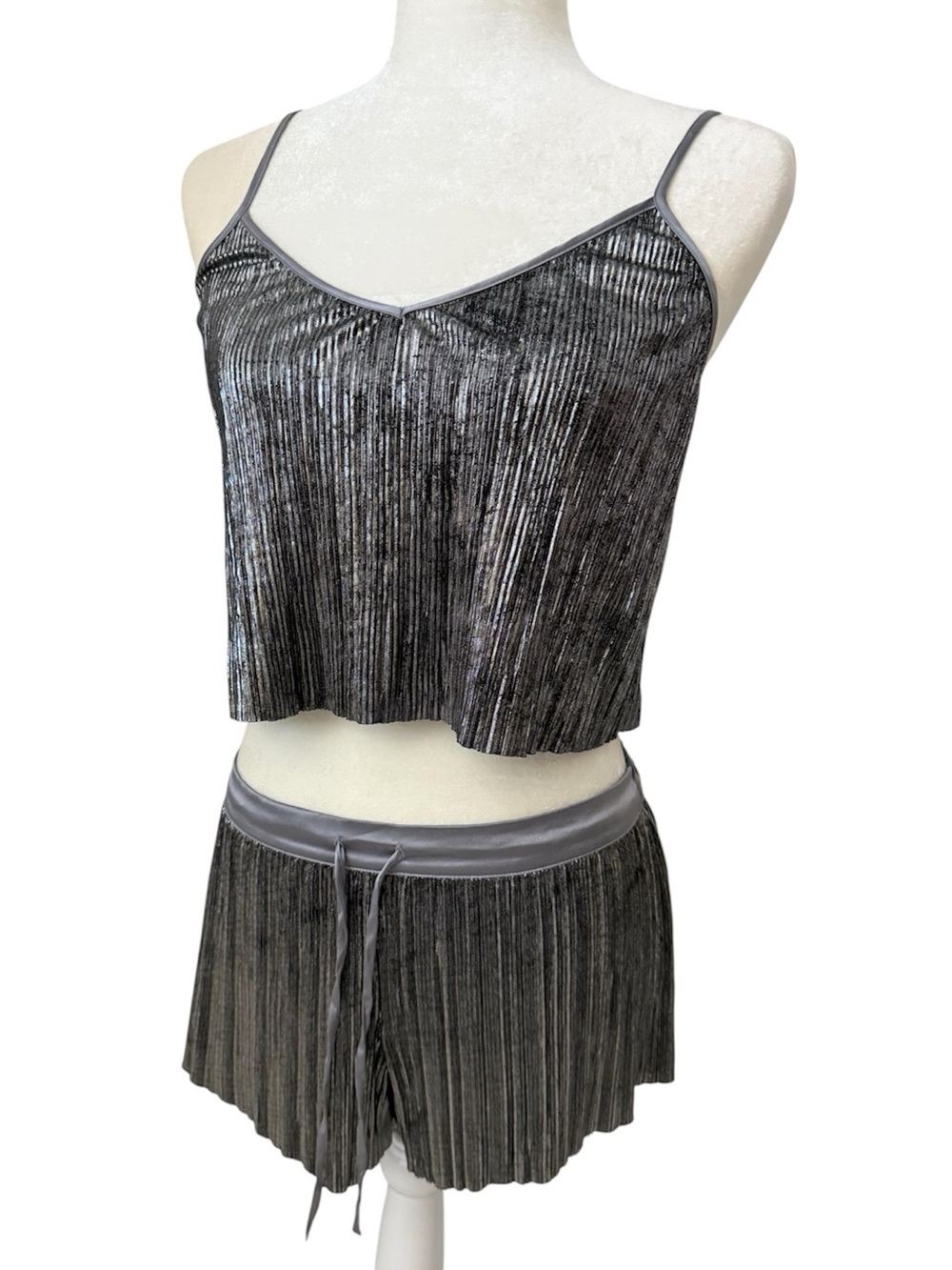 VICTORIA’S SECRET 2 Piece Pyjama Set Metallic Silver Black